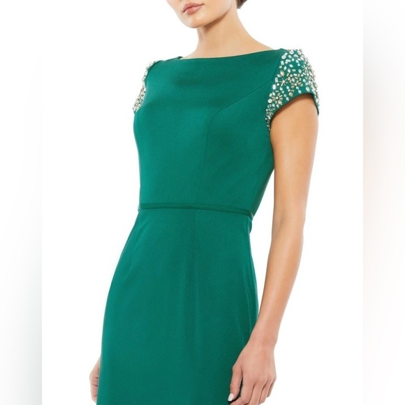 IEENA FOR MAC DUGGAL Beaded Cap Sleeve Bateau Column Dress In Emerald Green - Picture 2 of 8
